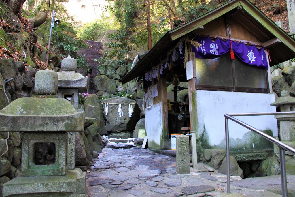 奈良　観光　おすすめ　心霊　ミステリースポット　モデルコース　パワースポット 東大寺　二月堂　天河神社　天川村　生駒　宝山寺　法隆寺　大神神社　飛鳥　飛鳥大仏　鹿　伊勢神社　熊野本宮　大社　五芒星　レイライン　旅行　日本　最古　平城京　平安京　出雲大社　富士山　　二上山　どんづるぼう　トンネル　高取城　五百羅漢　弥山　弥山神社　UFO