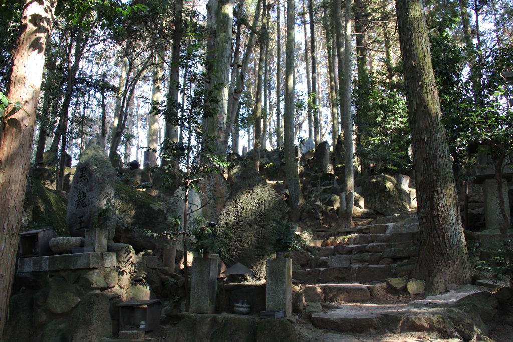 奈良　観光　おすすめ　心霊　ミステリースポット　モデルコース　パワースポット 東大寺　二月堂　天河神社　天川村　生駒　宝山寺　法隆寺　大神神社　飛鳥　飛鳥大仏　鹿　伊勢神社　熊野本宮　大社　五芒星　レイライン　旅行　日本　最古　平城京　平安京　出雲大社　富士山　　二上山　どんづるぼう　トンネル　高取城　五百羅漢　弥山　弥山神社　UFO