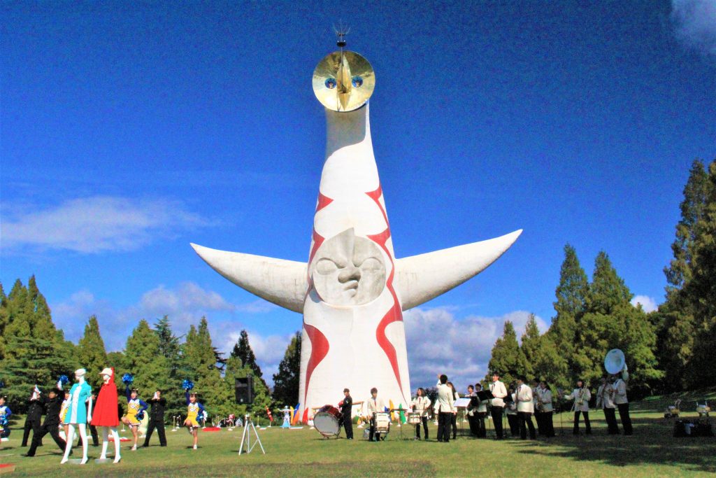 大阪　外国人　観光客　旅行　観光　観光スポット　難波八阪神社　道頓堀　梅田スカイビル　千成屋珈琲　新世界商店街　スマートボール　元祖　たこ焼き　会津屋　しあわせラーメン　花丸軒　黒門市場　お初天神　露天神社　飛田新地　鯛よし百番　大阪城　通天閣　太陽の塔　大平和祈念塔　PL教団