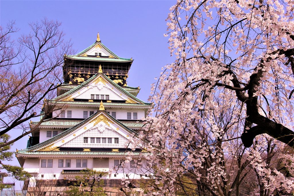 大阪　外国人　観光客　旅行　観光　観光スポット　難波八阪神社　道頓堀　梅田スカイビル　千成屋珈琲　新世界商店街　スマートボール　元祖　たこ焼き　会津屋　しあわせラーメン　花丸軒　黒門市場　お初天神　露天神社　飛田新地　鯛よし百番　大阪城　通天閣　太陽の塔　大平和祈念塔　PL教団