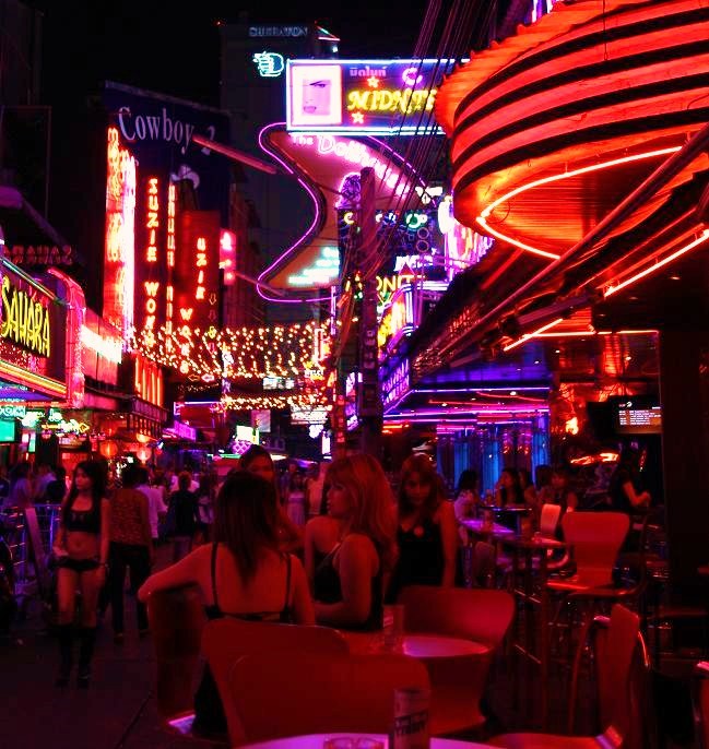 タイ　バンコク　人気　ゴーゴーバー　ソイ カウボーイ　Soi Cowboy　料金相場　特徴地図　バカラ　クレージーハウス　シャーク　コカトゥー　おすすめ　ゴーゴーバーBEST　美女　風俗　恋愛　セックス