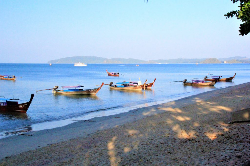 エメラルドプール　秘境　温泉　タイ　クラビ　人気　観光スポット　旅行　ランキング　プラナンビーチ　アオナンビーチポダ島　タップ島　チキン島