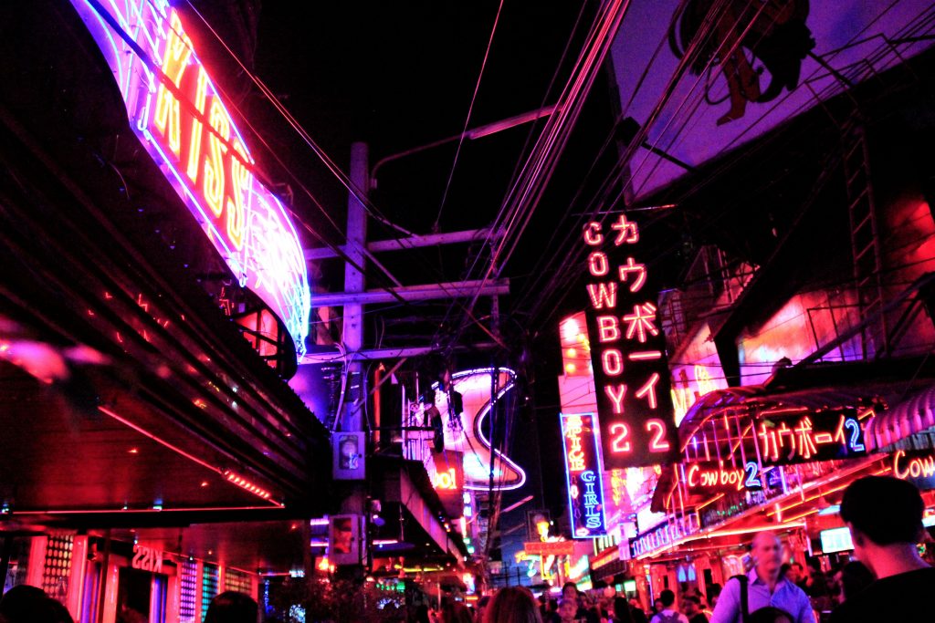 タイ　バンコク　人気　ゴーゴーバー　ソイ カウボーイ　Soi Cowboy　料金相場　特徴地図　バカラ　クレージーハウス　シャーク　コカトゥー　おすすめ　ゴーゴーバーBEST　美女　風俗　恋愛　セックス