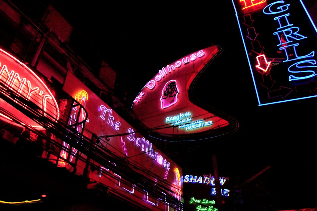 タイ　バンコク　人気　ゴーゴーバー　ソイ カウボーイ　Soi Cowboy　料金相場　特徴地図　バカラ　クレージーハウス　シャーク　コカトゥー　おすすめ　ゴーゴーバーBEST　美女　風俗　恋愛　セックス