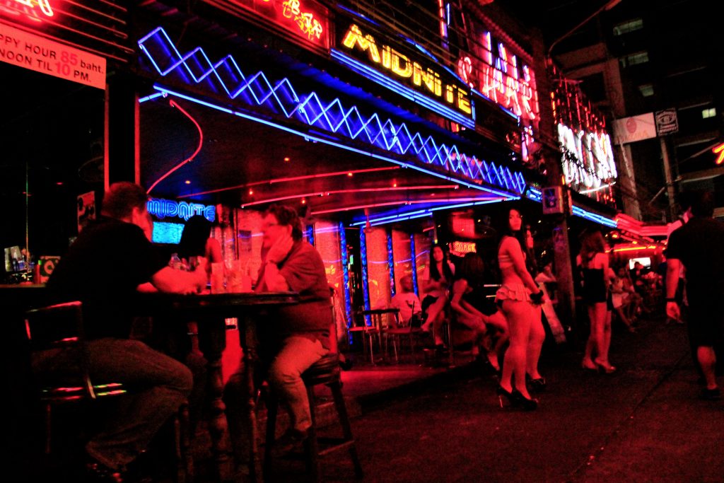 タイ　バンコク　人気　ゴーゴーバー　ソイ カウボーイ　Soi Cowboy　料金相場　特徴地図　バカラ　クレージーハウス　シャーク　コカトゥー　おすすめ　ゴーゴーバーBEST　美女　風俗　恋愛　セックス