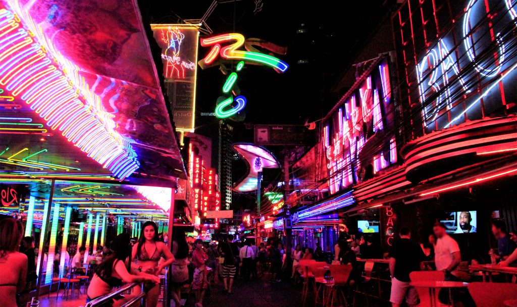 タイ　バンコク　人気　ゴーゴーバー　ソイ カウボーイ　Soi Cowboy　料金相場　特徴地図　バカラ　クレージーハウス　シャーク　コカトゥー　おすすめ　ゴーゴーバーBEST　美女　風俗　恋愛　セックス