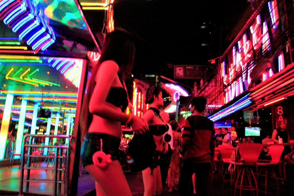 タイ　バンコク　人気　ゴーゴーバー　ソイ カウボーイ　Soi Cowboy　料金相場　特徴地図　バカラ　クレージーハウス　シャーク　コカトゥー　おすすめ　ゴーゴーバーBEST　美女　風俗　恋愛　セックス