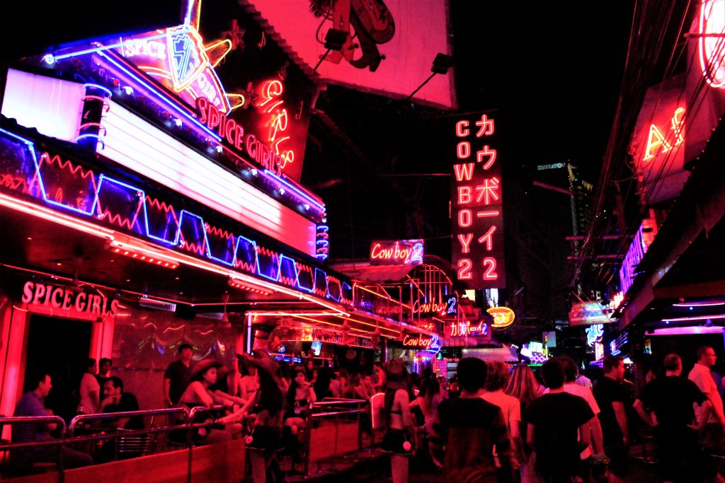 タイ　バンコク　人気　ゴーゴーバー　ソイ カウボーイ　Soi Cowboy　料金相場　特徴地図　バカラ　クレージーハウス　シャーク　コカトゥー　おすすめ　ゴーゴーバーBEST　美女　風俗　恋愛　セックス