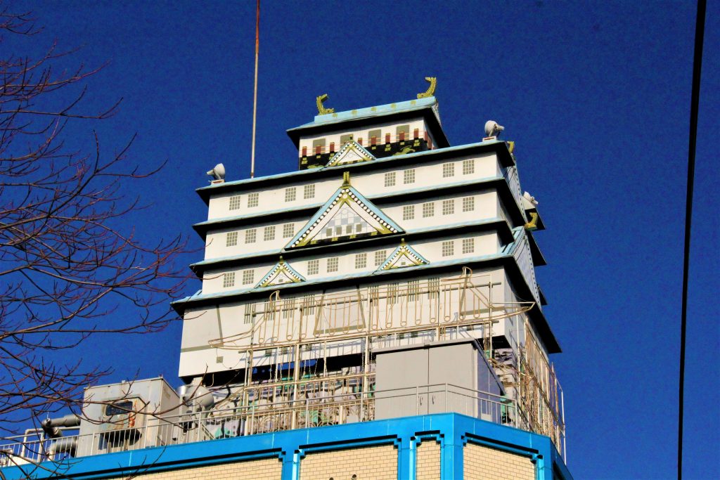 大阪　外国人　観光客　旅行　観光　観光スポット　難波八阪神社　道頓堀　梅田スカイビル　千成屋珈琲　新世界商店街　スマートボール　元祖　たこ焼き　会津屋　しあわせラーメン　花丸軒　黒門市場　お初天神　露天神社　飛田新地　鯛よし百番　大阪城　通天閣　太陽の塔　大平和祈念塔　PL教団