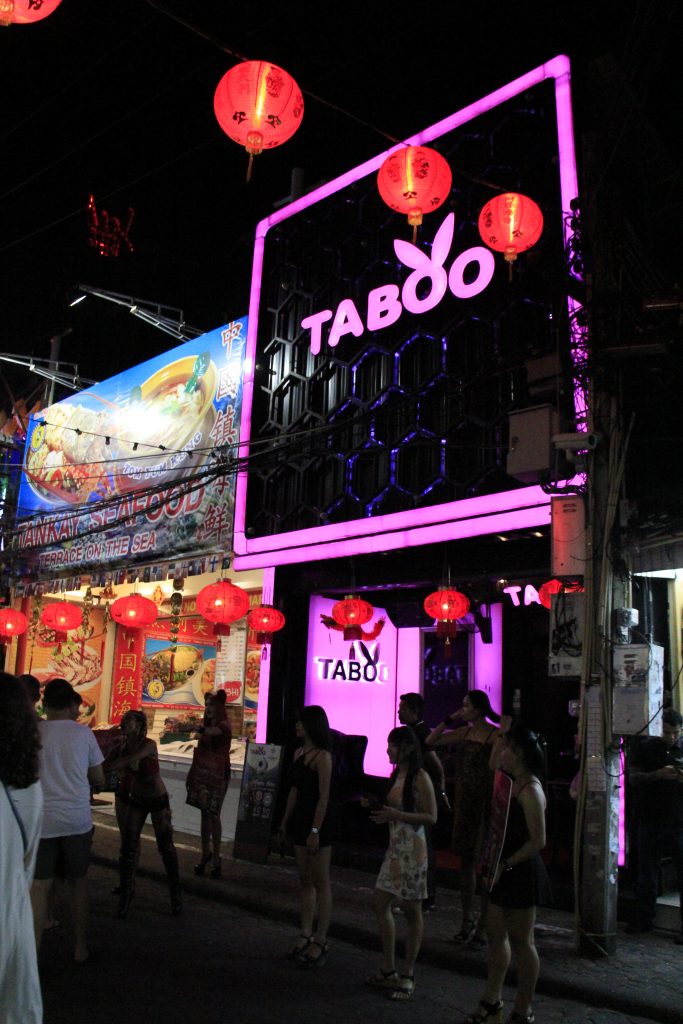 タイ　パタヤ　観光　旅行　おすすめ　ゴーゴーバー　料金　相場　遊び方　ウォーキングストリート　Pattaya　 GOGO　 Bar　人気　店　ランキング　ラーン島　ビーチリゾート　夜遊び　ナイトスポット