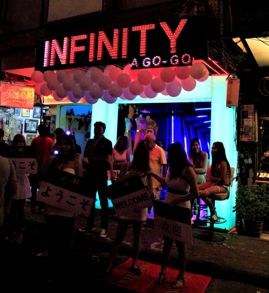 タイ　パタヤ　観光　旅行　おすすめ　ゴーゴーバー　料金　相場　遊び方　ウォーキングストリート　Pattaya　 GOGO　 Bar　人気　店　ランキング　ラーン島　ビーチリゾート　夜遊び　ナイトスポット