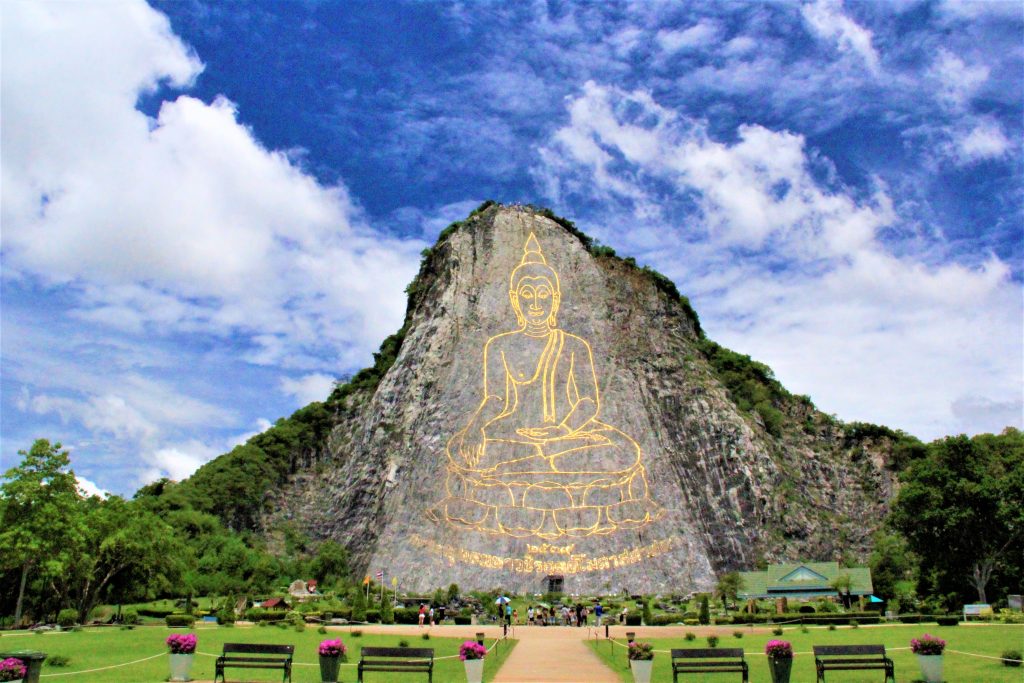 パタヤ　観光　おすすめ　迫力　超穴場　タイ　寺院　サンクチュアリ・オブ・トゥルース(Sanctuary of Truth)　 パタヤ フローティング・マーケット」（Pattaya Floating Market　 ワット・プラヤイ（Wat Phra Yai）　ワット・カオ・プラ・バート（Wat Khao Pra Bat）　ワット・ヤンサンワララーム(Wat Yansangwara Ram)　 ワット カオシーチャン(Wat Khao Chi Chan)