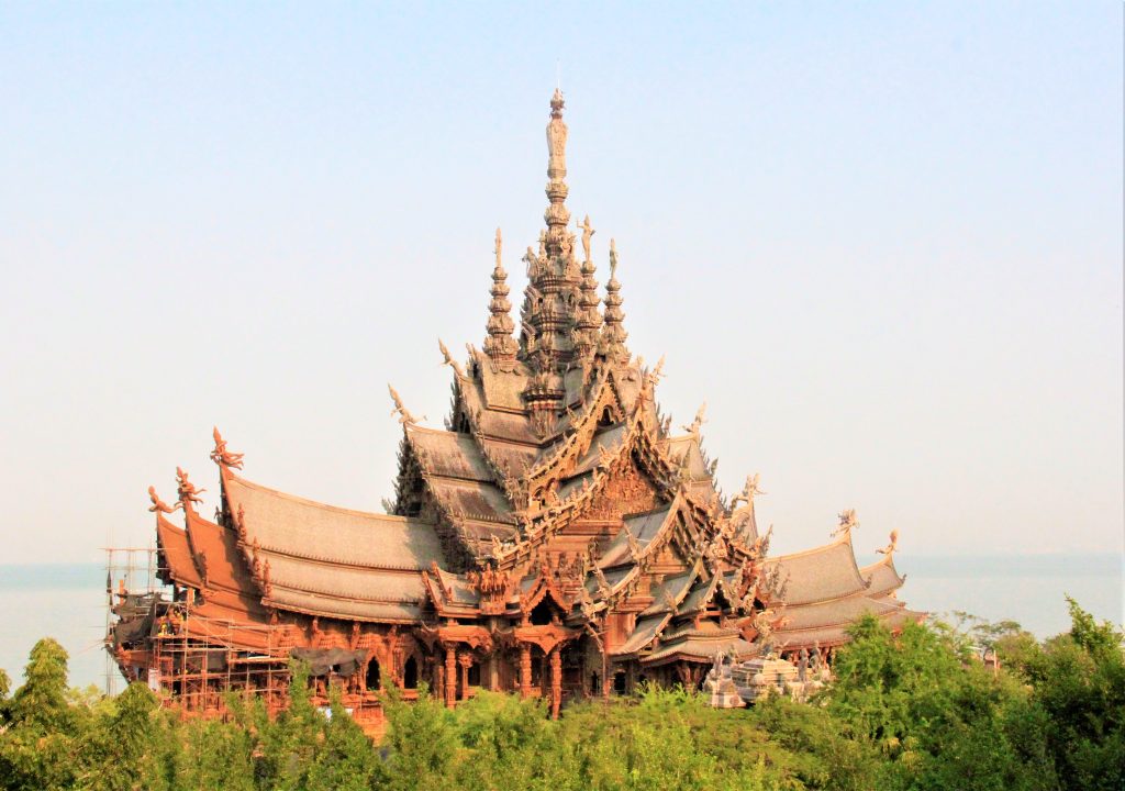 パタヤ　観光　おすすめ　迫力　超穴場　タイ　寺院　サンクチュアリ・オブ・トゥルース(Sanctuary of Truth)　 パタヤ フローティング・マーケット」（Pattaya Floating Market　 ワット・プラヤイ（Wat Phra Yai）　ワット・カオ・プラ・バート（Wat Khao Pra Bat）　ワット・ヤンサンワララーム(Wat Yansangwara Ram)　 ワット カオシーチャン(Wat Khao Chi Chan)