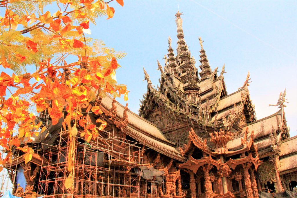 パタヤ　観光　おすすめ　迫力　超穴場　タイ　寺院　サンクチュアリ・オブ・トゥルース(Sanctuary of Truth)　 パタヤ フローティング・マーケット」（Pattaya Floating Market　 ワット・プラヤイ（Wat Phra Yai）　ワット・カオ・プラ・バート（Wat Khao Pra Bat）　ワット・ヤンサンワララーム(Wat Yansangwara Ram)　 ワット カオシーチャン(Wat Khao Chi Chan)