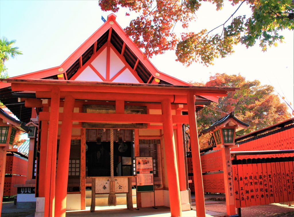 京都　紅葉　見ごろ　時期　ライトアップ　名所　穴場　ランキング　おすすめ　寺 東福寺　三千院　嵐山　化野念仏寺　愛宕念仏寺　車折神社　直指庵　清滝　錦雲渓神護寺　今熊野観音寺　寂光院　貴船神社　嵯峨鳥居本　愛宕神社　一之鳥居　野宮神社　哲学の道　