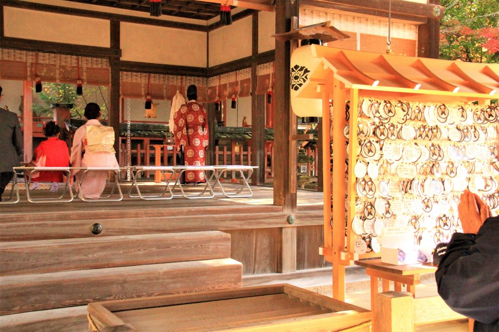 秋　奈良　観光　紅葉　名所　穴場　スポット　紅葉　時期　見ごろ　東大寺　春日大社　興福寺　二月堂　ライトアップ　大仏池　手向山八幡宮　奈良春日野国際フォーラム 甍～I・RA・KA～（奈良県新公会堂）　浮見堂　若草山　奈良公園