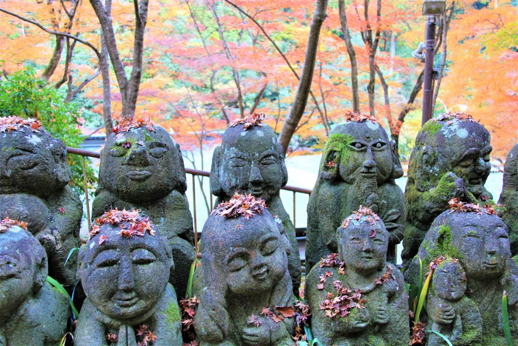 京都　紅葉　見ごろ　時期　ライトアップ　名所　穴場　ランキング　おすすめ　寺 東福寺　三千院　嵐山　化野念仏寺　愛宕念仏寺　車折神社　直指庵　清滝　錦雲渓神護寺　今熊野観音寺　寂光院　貴船神社　嵯峨鳥居本　愛宕神社　一之鳥居　野宮神社　哲学の道　