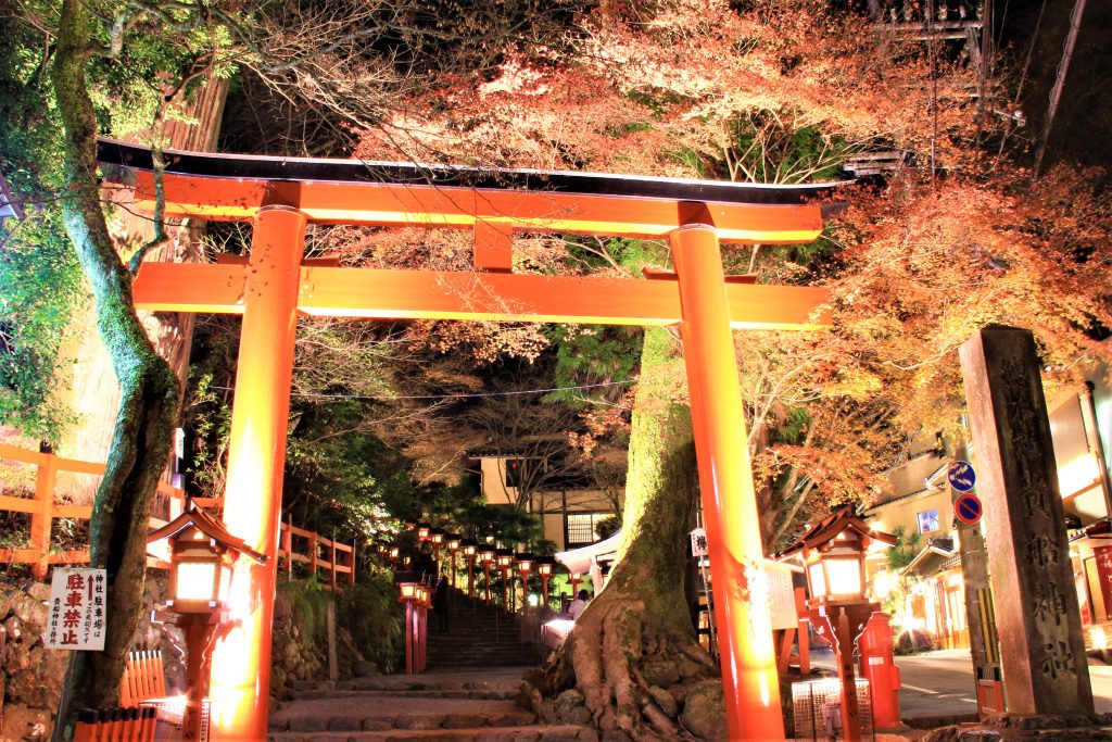 京都　紅葉　見ごろ　時期　ライトアップ　名所　穴場　ランキング　おすすめ　寺 東福寺　三千院　嵐山　化野念仏寺　愛宕念仏寺　車折神社　直指庵　清滝　錦雲渓神護寺　今熊野観音寺　寂光院　貴船神社　嵯峨鳥居本　愛宕神社　一之鳥居　野宮神社　哲学の道　