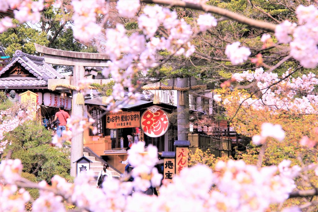 観光　京都　最強　パワースポット　巡り　恋愛　運気　アップ　神社　地主神社　清水寺　美御前社　八坂神社　晴明神社　北野天満宮　芸能神社　車折神社　アクセス　場所　行き方