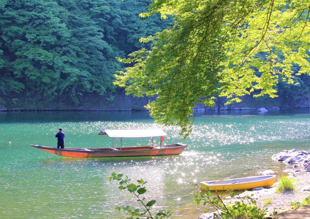 京都　嵐山　嵯峨野　散策　コース　おすすめ　観光　スポット　巡り　天龍寺　野宮神社　常寂光寺　二尊院　大覚寺　化野念仏寺　直指庵　竹林の道　トロッコ列車