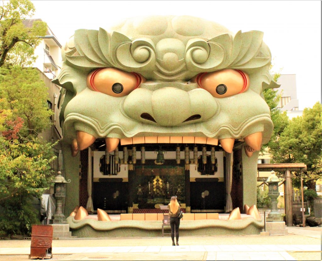 強力　パワースポット　大阪　難波八阪神社　運勢　金運アップ　お守り　獅子殿　道頓堀