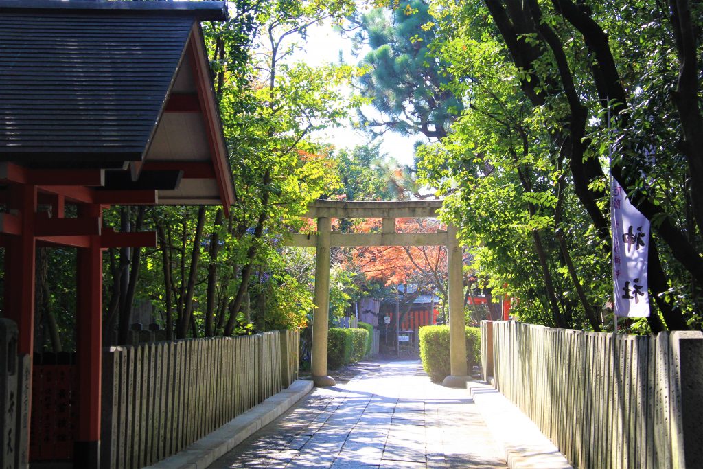 ジャニーズ　AKB48　京都　車折神社　芸能　最強　パワースポット　芸能神社　祈念神石　清めの社