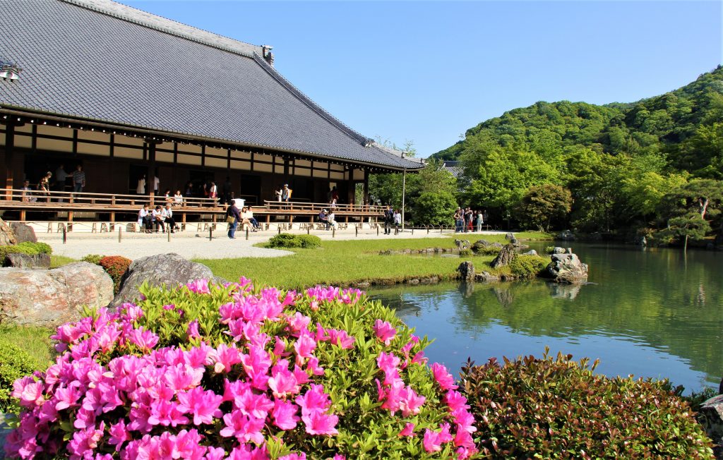 京都　嵐山　嵯峨野　散策　コース　おすすめ　観光　スポット　巡り　天龍寺　野宮神社　常寂光寺　二尊院　大覚寺　化野念仏寺　直指庵　竹林の道　トロッコ列車