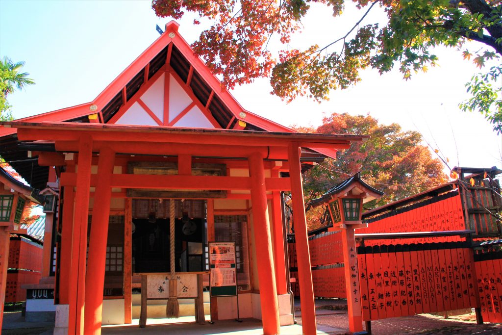 ジャニーズ　AKB48　京都　車折神社　芸能　最強　パワースポット　芸能神社　祈念神石　清めの社