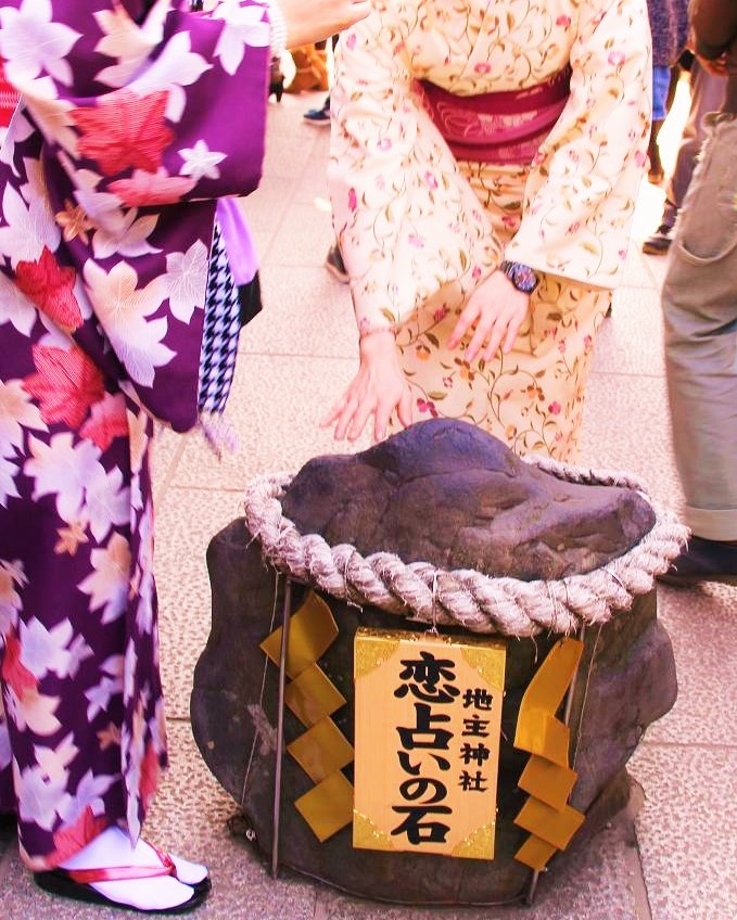 恋愛　最強　強力　パワースポット　京都　清水寺　地主神社　恋占いの石　お守り　効果　見どころ