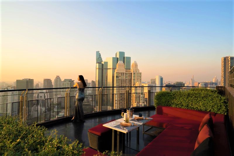 バンコク　高級　ホテル　おすすめ　アナンタラ・バンコク・サトーン　絶景　ルーフトップバー　Zoom Sky Bar 人気　穴場