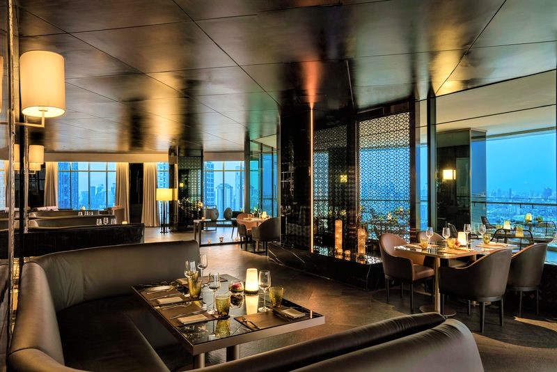 バンコク　高級　ホテル　おすすめ　アナンタラ・バンコク・サトーン　絶景　ルーフトップバー　Zoom Sky Bar 人気　穴場