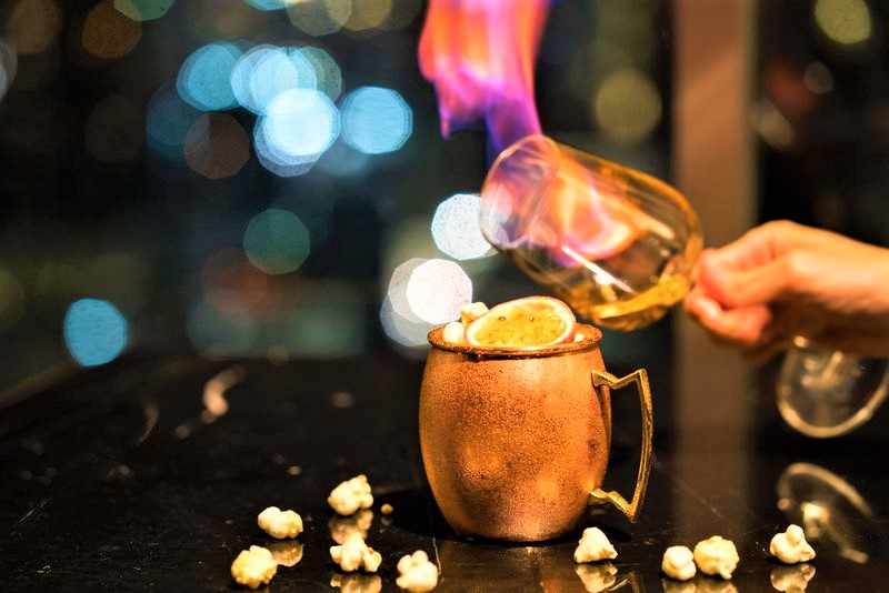バンコク　高級　ホテル　おすすめ　アナンタラ・バンコク・サトーン　絶景　ルーフトップバー　Zoom Sky Bar 人気　穴場