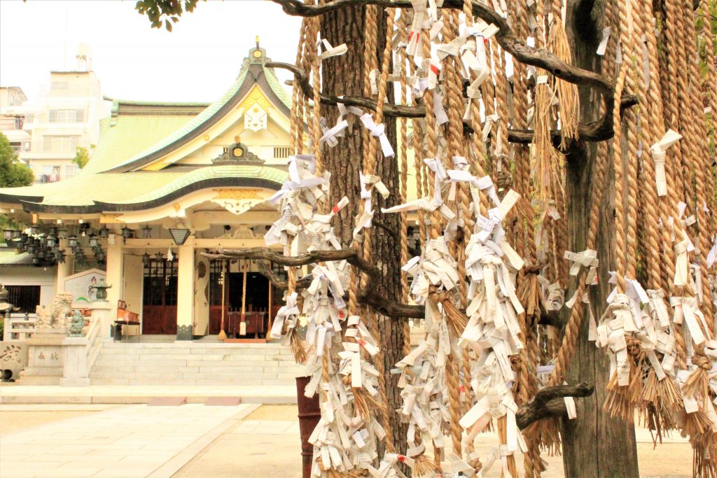 強力　パワースポット　大阪　難波八阪神社　運勢　金運アップ　お守り　獅子殿　道頓堀