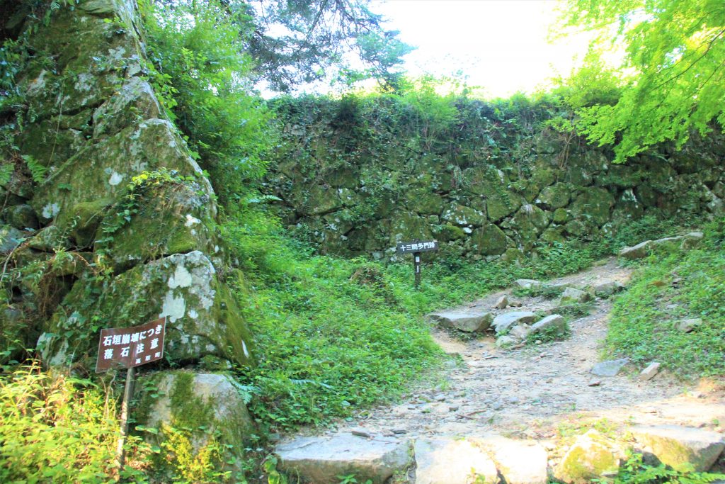 ラピュタ　神殿　奈良　奈良県　天空の城　高取城跡　高取城址　五百羅漢岩　ハイキング　ハイキングコース　壷阪寺　奈良県明日香村　日本三大山城　スタジオジブリ　人気アニメ