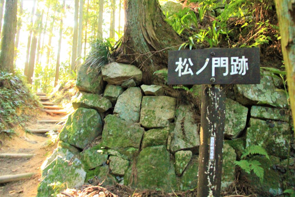 ラピュタ　神殿　奈良　奈良県　天空の城　高取城跡　高取城址　五百羅漢岩　ハイキング　ハイキングコース　壷阪寺　奈良県明日香村　日本三大山城　スタジオジブリ　人気アニメ