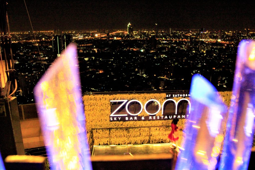 バンコク　高級　ホテル　おすすめ　アナンタラ・バンコク・サトーン　絶景　ルーフトップバー　Zoom Sky Bar 人気　穴場