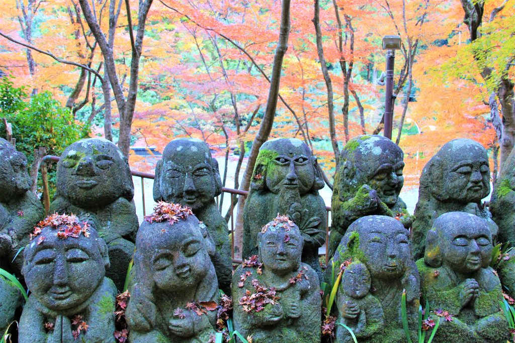 京都　観光　奥嵯峨野　紅葉　穴場　スポット　化野念仏寺（あだしのねんぶつじ）　 愛宕念仏寺（おたぎねんぶつじ）