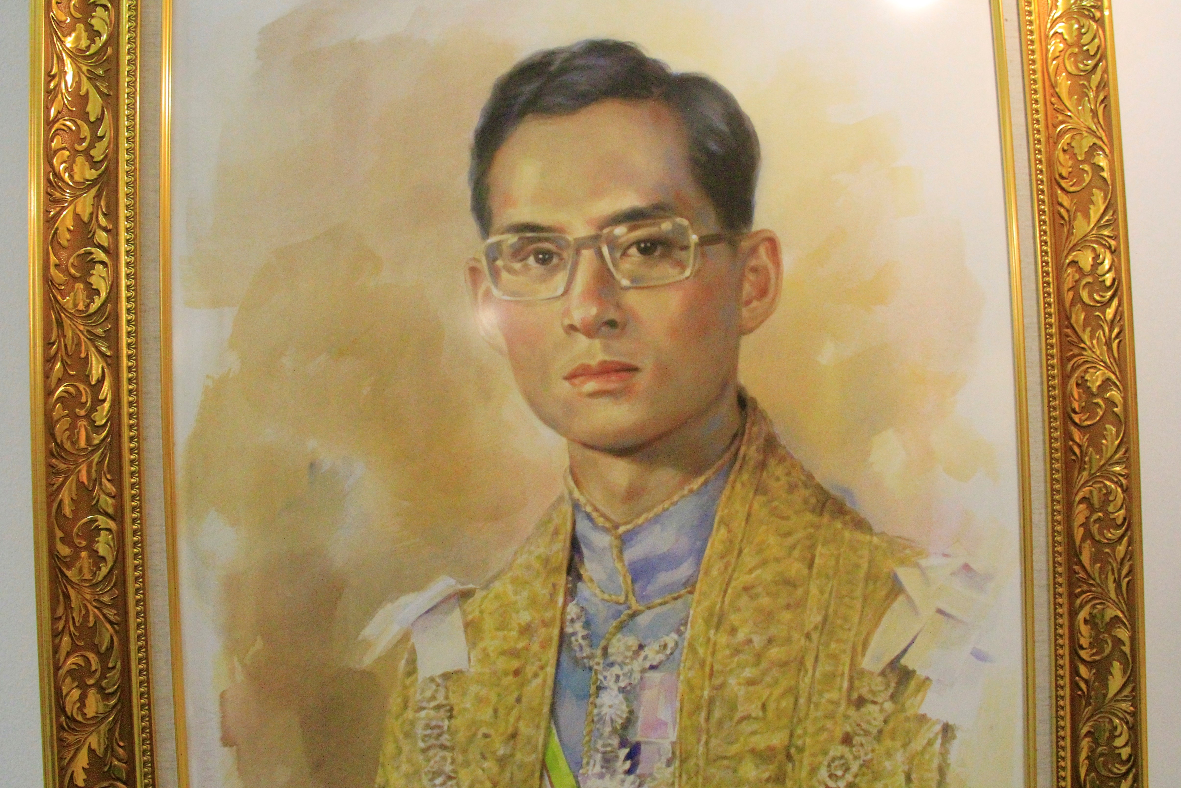 タイ国王、崩御から1年、喪に服す期間は2017年10月13日~29日 バンコクは大雨洪水注意警報 バンコク旅行ナビ