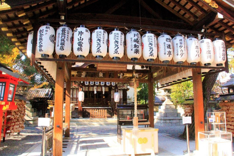 京都 最強のパワースポット 安井金毘羅宮の効果 ご利益は 正しい参拝方法や書き方もご紹介 バンコク旅行ナビ